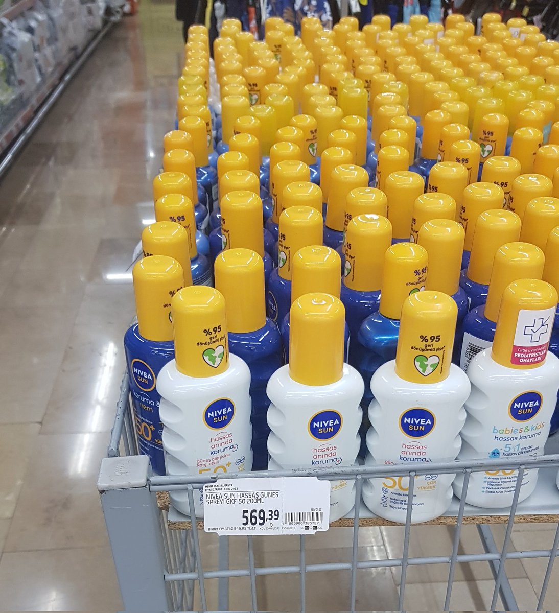 TurkiyeBlogger's tweet image. Bu nasil fiyattir ? Gunes kremi kullanmak ne zamandir lux oldu? 🤯🤯🤯 #nivea #yaz2023 #guneskremi #ZamDemeyelim #zamlar #ZamYagmuru