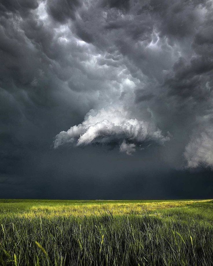 elemmiressoul's tweet photo. storm clouds. https://t.co/T0j0O5OVXT