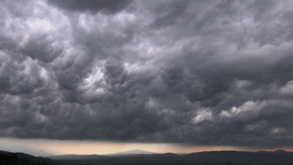 elemmiressoul's tweet photo. storm clouds. https://t.co/T0j0O5OVXT