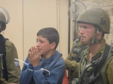 SaraReyi's tweet photo. What is the charge of that innocent child??  
Why all this brutality by the occupation in dealing with the children of Palestine?! https://t.co/gszQ0pqZwp