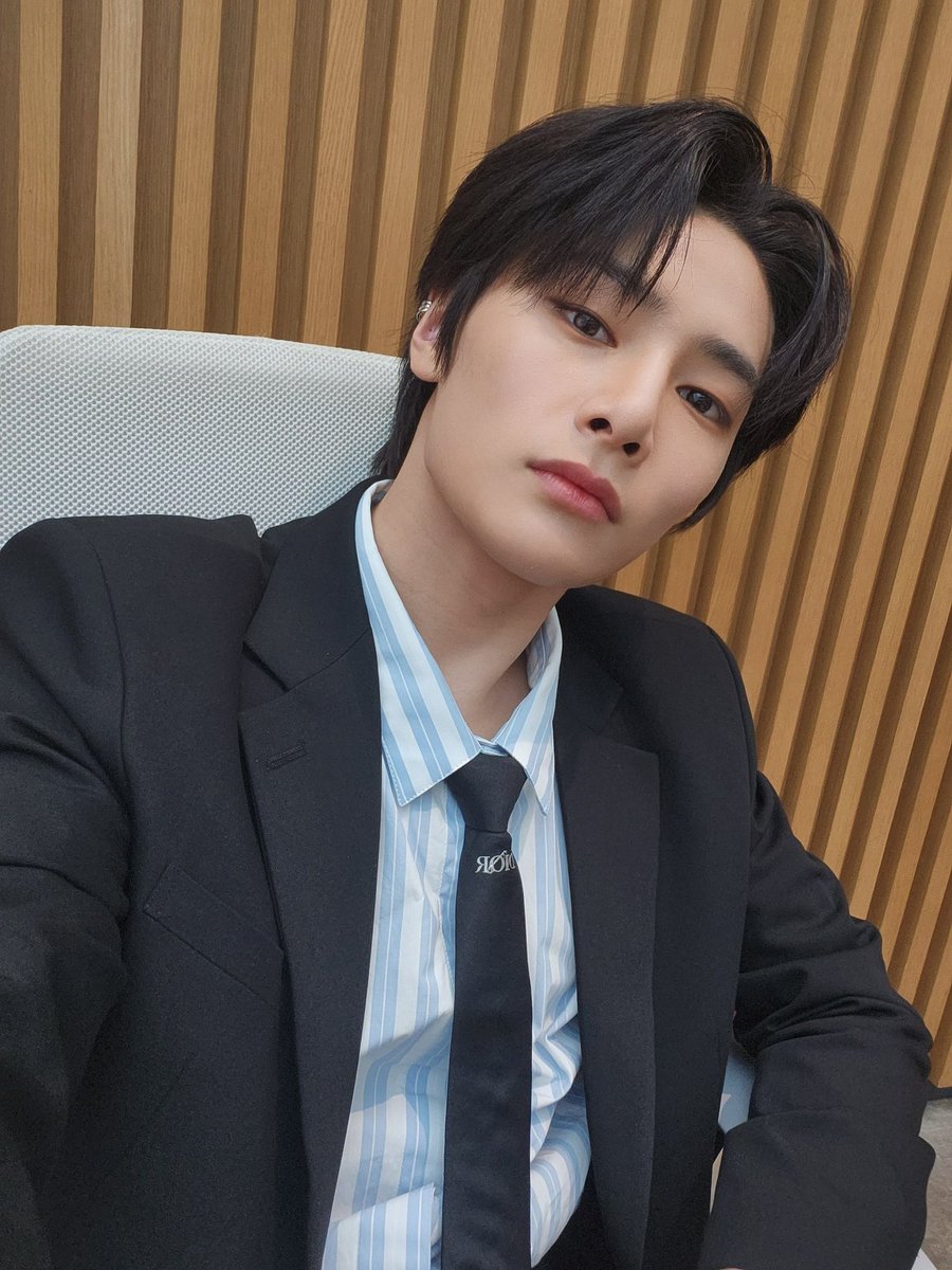 skzbbl_'s tweet photo. [230727] 💬🫧🦊 7:57 PM KST

[📸] x2

Son de ayer ㅎㅎㅎ https://t.co/c9X9K72y4U