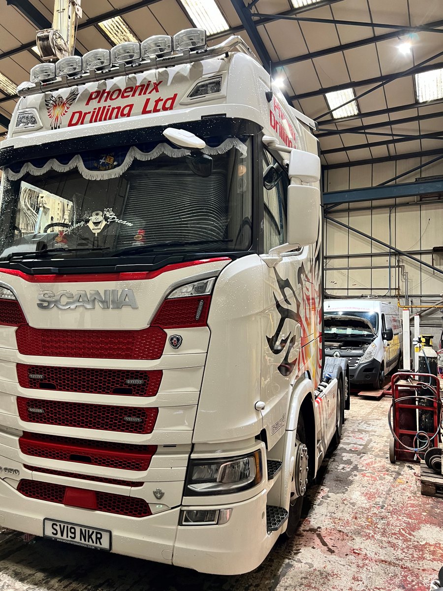 phoenixdrilling's tweet photo. Another full schedule for our maintenance team in the Phoenix Drilling workshop with a couple of our support vehicles making a quick pit stop from our busy schedule for a few minor repairs & routine maintenance.
#maintenance #workshop #supportvehicle #phoenixdrilling #teamwork https://t.co/cMKy4BFusb