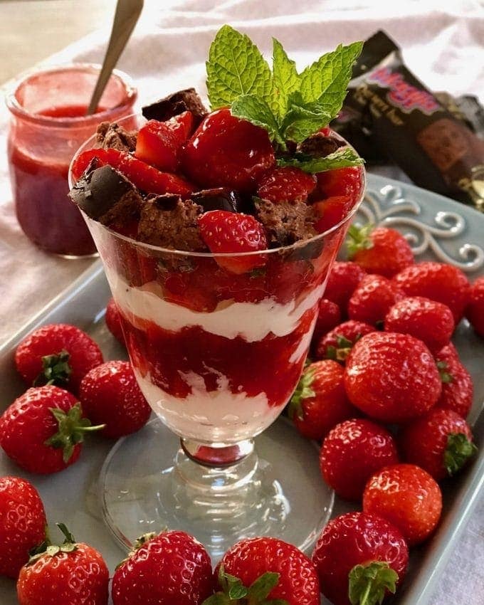 STRAWBERRY SUNDAE!
recipe @ endofthefork.com/magija-bar-str…