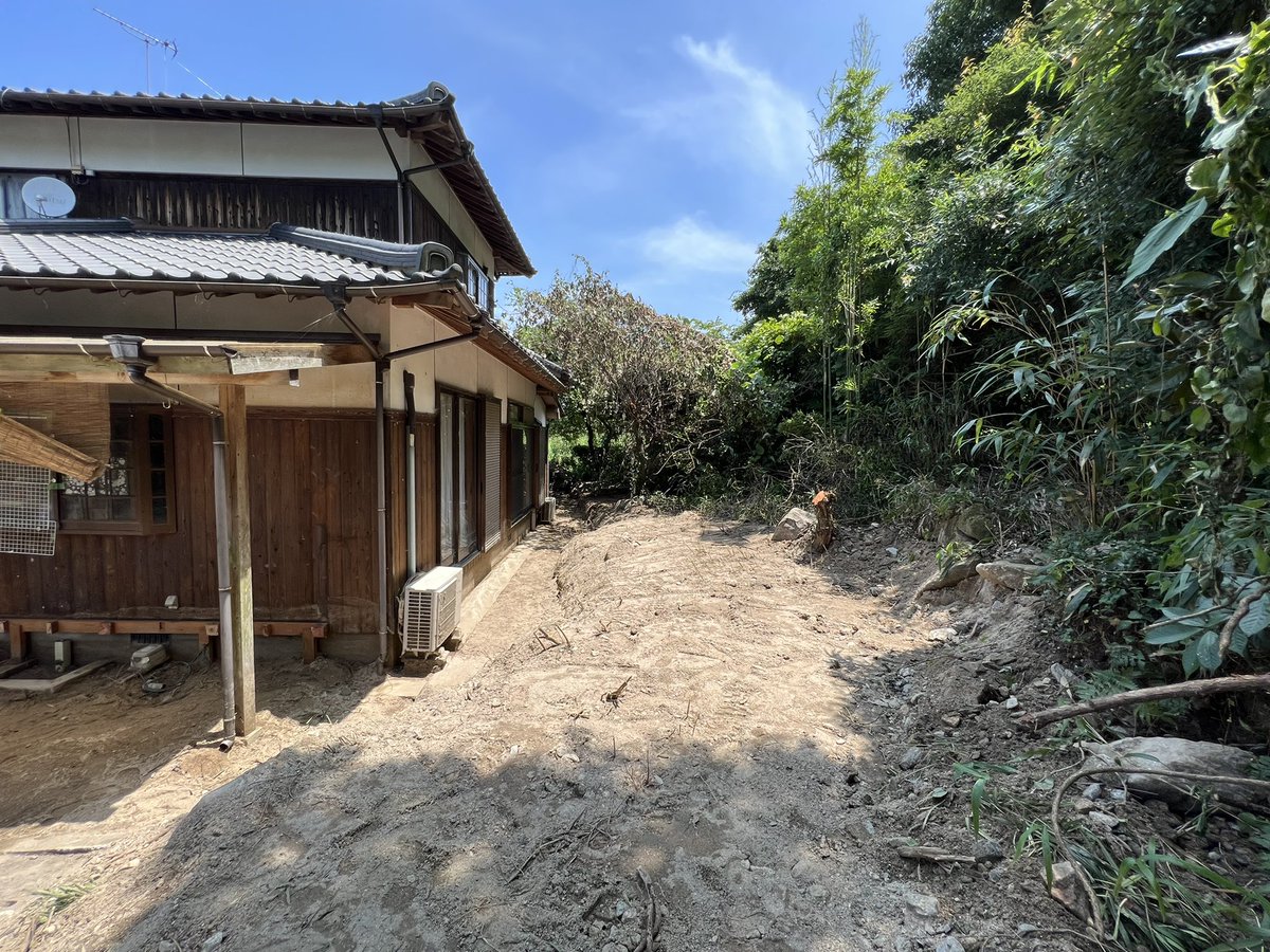 Iphi255's tweet photo. 福岡県久留米市田主丸エリア
災害復興ボランティア完了

2日半しか作業出来へんかったけど
2ヶ所の災害復興を完了

被災者から「人生で1番感謝しています」の言葉をもらった時は胸が熱くなりました

現地の建設会社が有料復興工事をしてたんは引いたけど、大阪から10時間の運転したかいがありました https://t.co/7HXNCt4DIV
