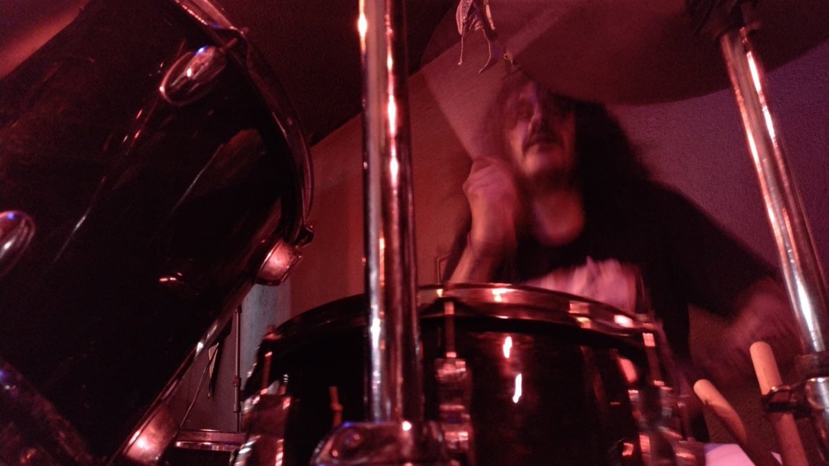 AngelisGustavo's tweet photo. #tbt com o @issorock na @chamaindependente 🥁🔥

Foto: @luizcomze 

#drum #drums #bateria https://t.co/NZfA0414C9