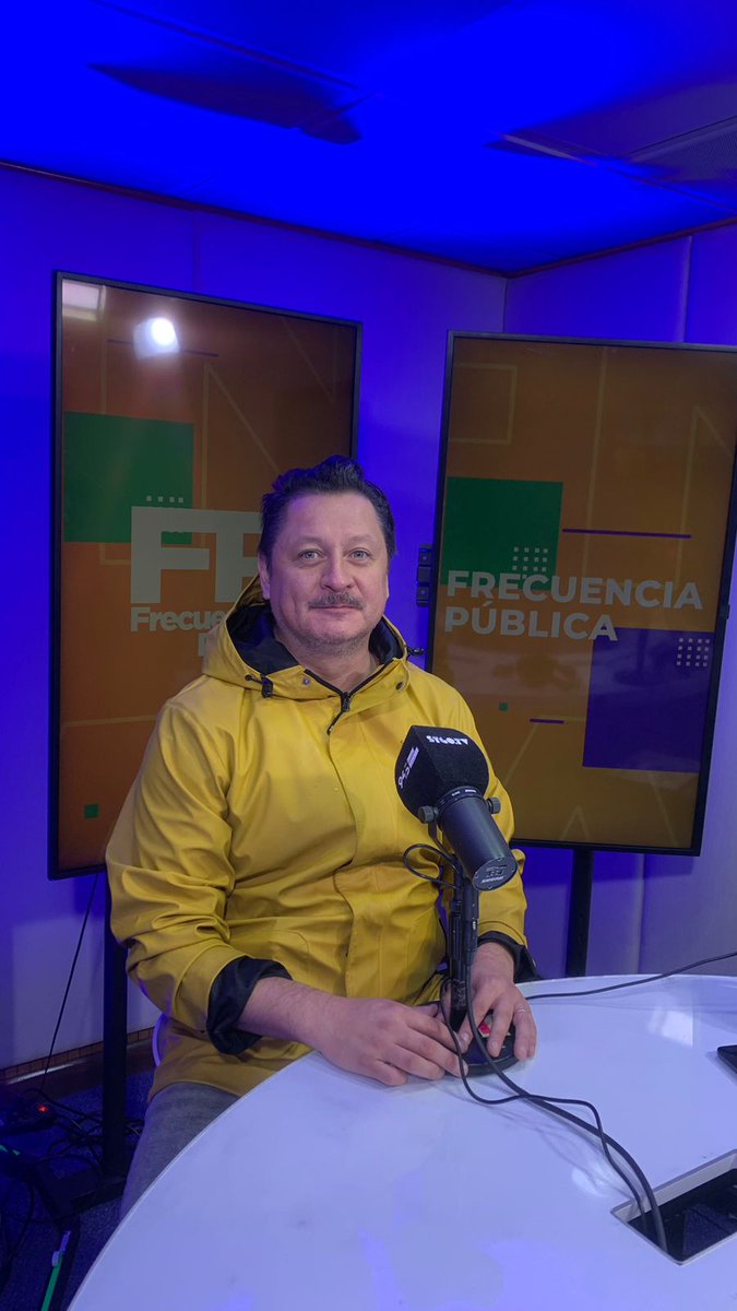 radiousach's tweet photo. 🔵🎙Hoy en #EnlaceUsach con @rodrigoulloa:

👉Alihuén Antileo, consejero constitucional

Panel 👉@fefaulloa_ @JuventudEvopoli y diputada @KarenMedinaPDG

👉René @FernandezMontt: ¿Por qué Chile es el 2do país con mayor deuda per cápita de Latinoamérica?

📻94.5 📺50.1 https://t.co/MuJ6t6hH7d