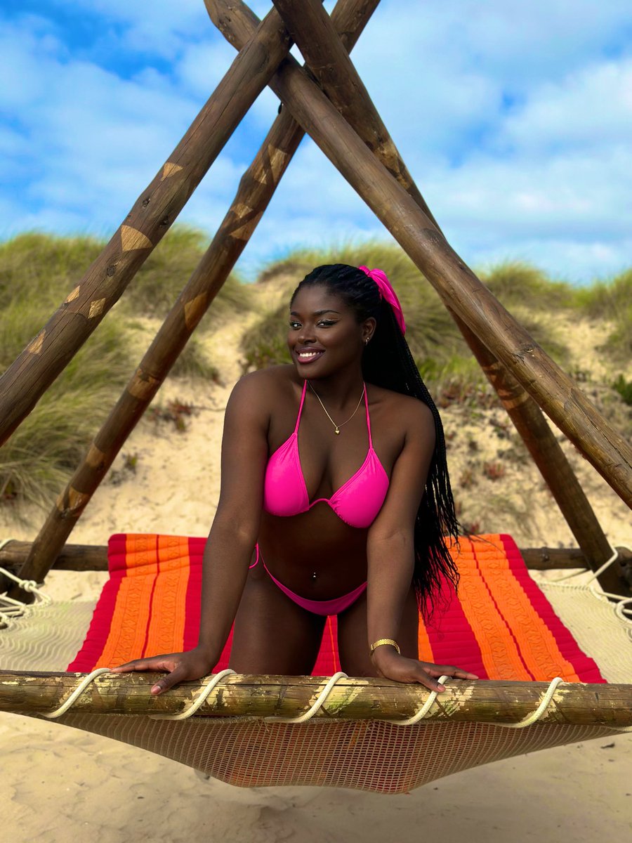 Afrobabyk's tweet photo. Pas mes favs mais je veux montrer mon sourire 😁✨ https://t.co/TwqLuBzTp9