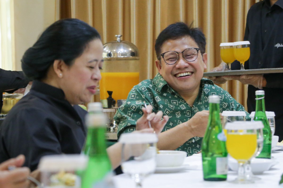 Terimakasih Mbak <a href="/puanmaharani_ri/">Puan Maharani</a> atas kunjungannya di kediaman kami dan menikmati kikil yang langsung kami bawakan dari jombang.

#GusIminPKBsatu
#DiplomasiKikilJombang