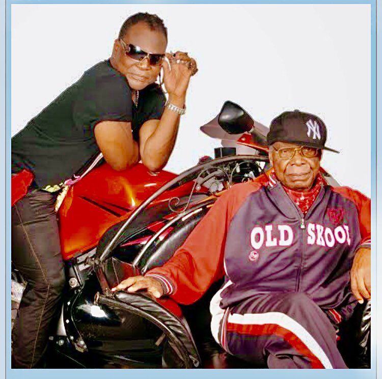 AreaFada1's tweet photo. I remember in the 1960s when my father was a successful lawyer in Portharcout, everyday seemed like Xmass bcos he was always celebrating one tin or the other.
As soon as he was made a Judge in 1965 everything changed.
He hardly attended any social functions, the house parties…. https://t.co/8NIp1gd3fS