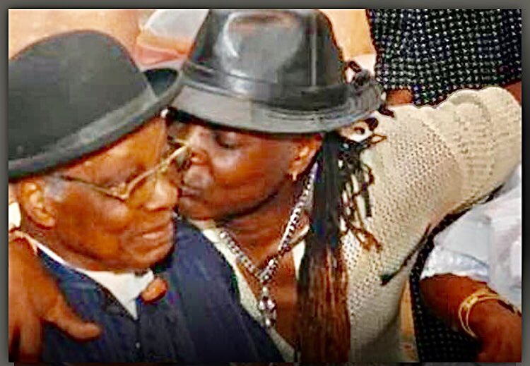 AreaFada1's tweet photo. I remember in the 1960s when my father was a successful lawyer in Portharcout, everyday seemed like Xmass bcos he was always celebrating one tin or the other.
As soon as he was made a Judge in 1965 everything changed.
He hardly attended any social functions, the house parties…. https://t.co/8NIp1gd3fS