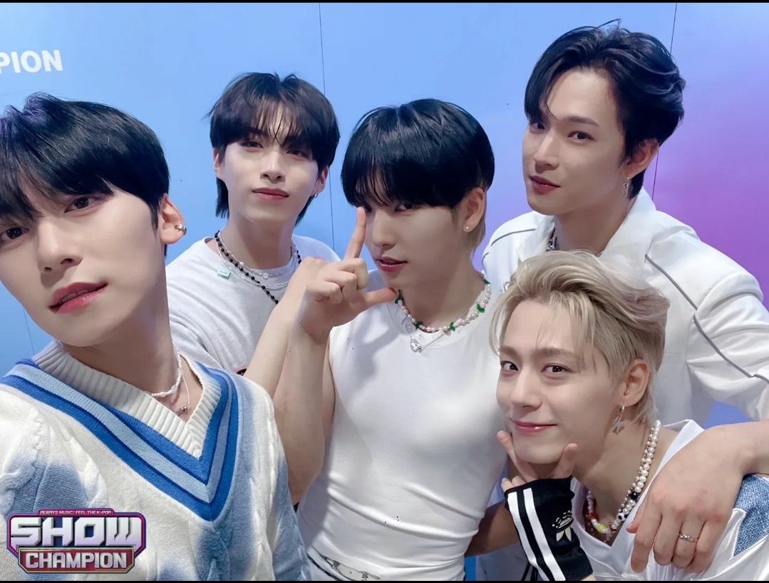 HexagonSh's tweet photo. @RBW_OfficialTwt include KSA in @official_ONEUS world tour, we want them in KSA
#OneusTourInKSA
#جولة_ونأس_في_السعودية
#ONEUS #السعودية https://t.co/LOyHBr4fCy