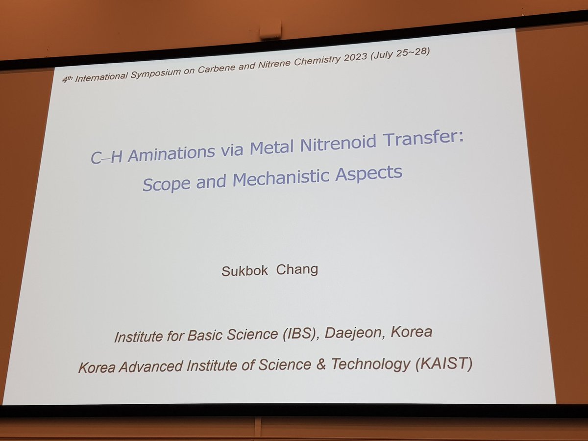 carbene_nitrene's tweet image. Second #ISCNC2023 plenary lecture of today, the great prof. Sukbok Chang, master in (enantioselective) transition metal catalyzed acyl nitrene transfer reactions using dioxazolones. What a pleasure to host prof. Chang in Amsterdam! Great work, excellent presentation!