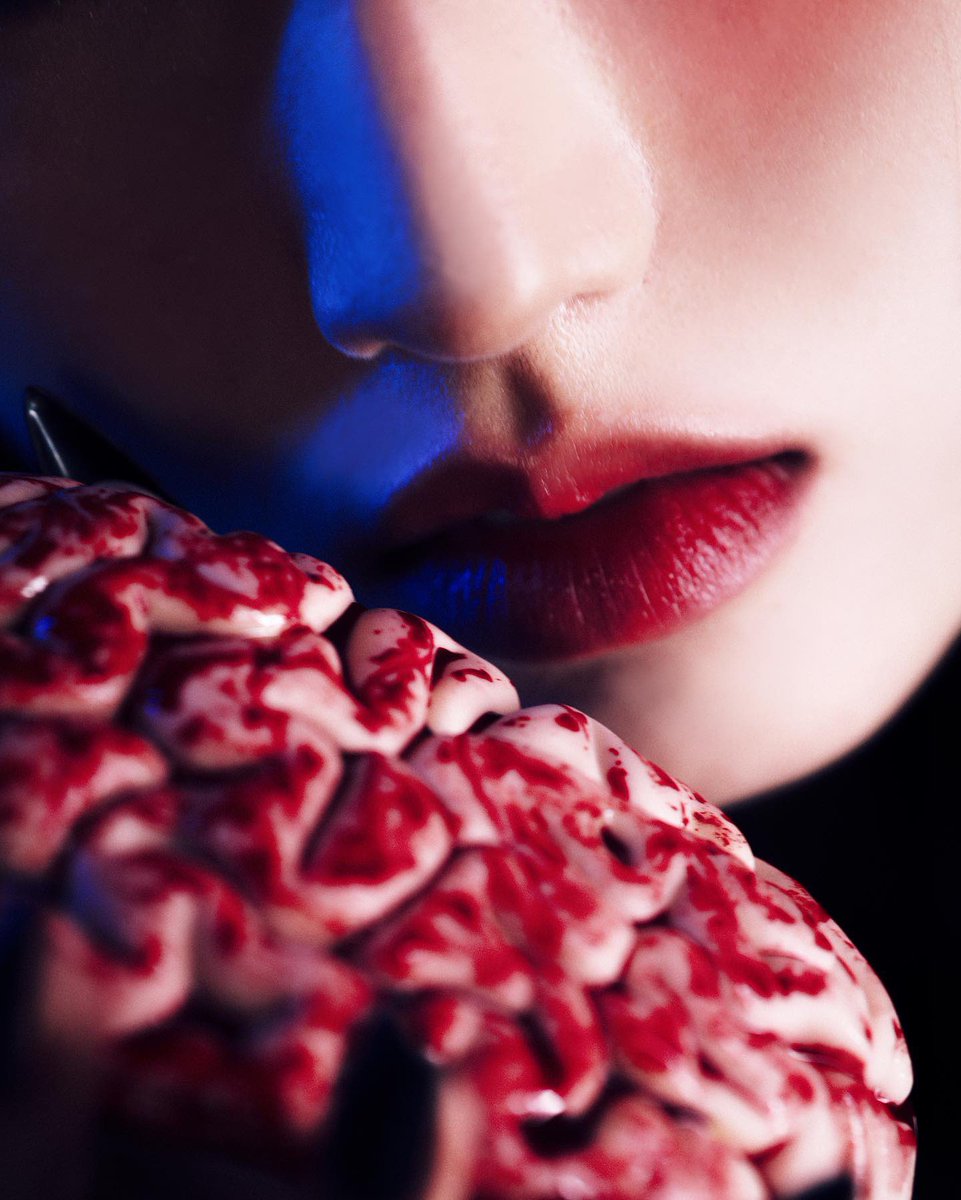 loonalog's tweet image. VAMPIRE GOWON CONCEPT?!