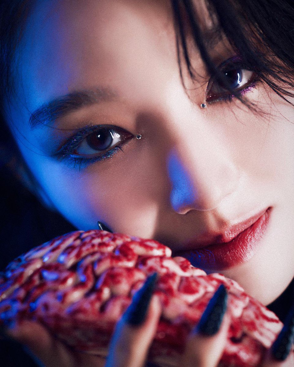 loonalog's tweet image. VAMPIRE GOWON CONCEPT?!