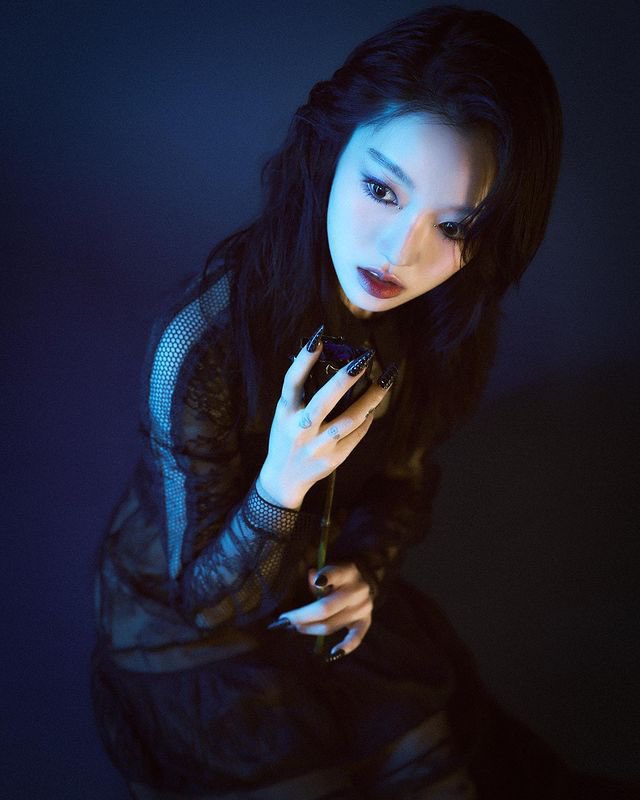 loonalog's tweet image. VAMPIRE GOWON CONCEPT?!