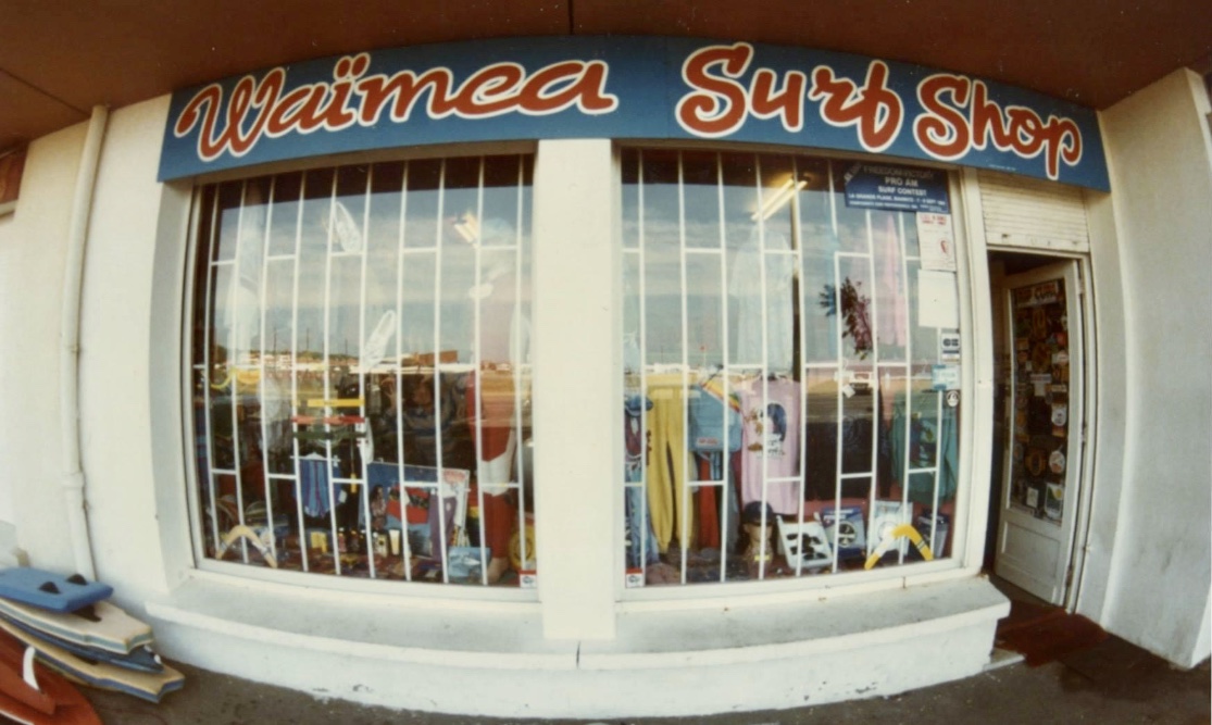 🎧 Nouvel épisode du #podcast "Inside Eurosima" réalisé et animé par vos serviteurs.

Invité : Xabi Anton, boss de Waimea Surf Shop, à Anglet.

Une institution ouverte en 1976, et le plus vieux surf shop européen encore en activité :

Bonne écoute 🎧 : insideurosima.com/2023/07/26/xab…