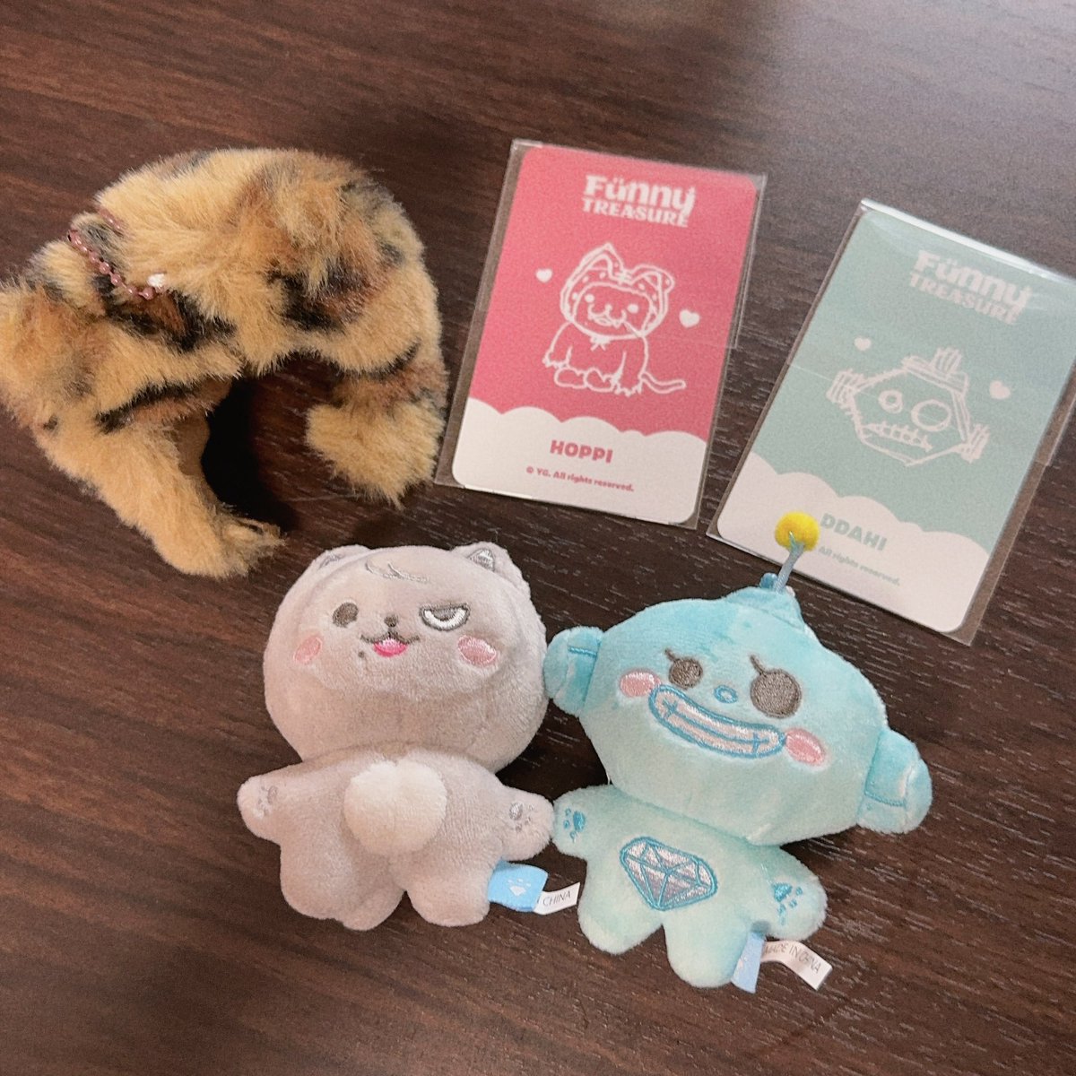 Caorunintko's tweet photo. あ、届いた📦✨
HOPPIって🐯トラ柄じゃなくってレオパード柄なんだね🐆でも、手触りいいわ😁💞𐤔 𐤔帽子の下でチェーン跡が🤣🤣笑
#funnytreasure #Hoppi #DDAHI https://t.co/GPstIPEiZB