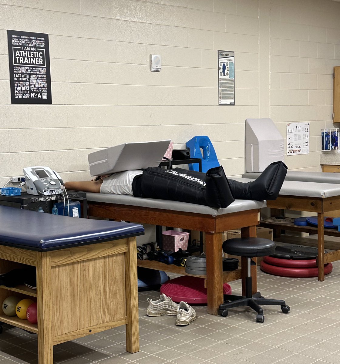 This is what we call recovery... #sleepisimportant #normatec #recovery #kickers #Zzzz