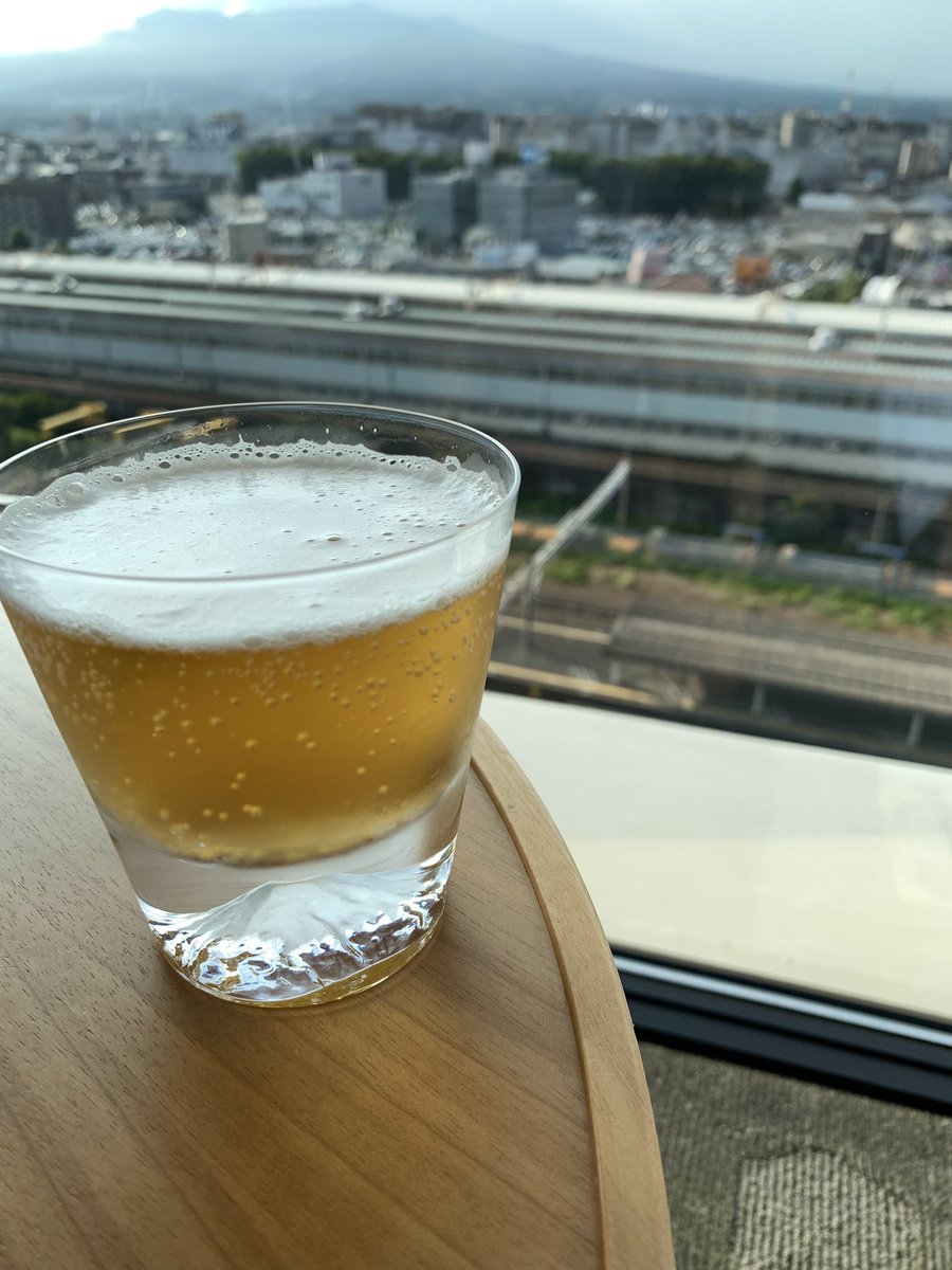 ikasoytt's tweet photo. この富士山🗻グラス良い⭕️
富士山が見えたら最高なのになぁ。
雲が凄くて見えず‥。 https://t.co/NXKyW4SI3u