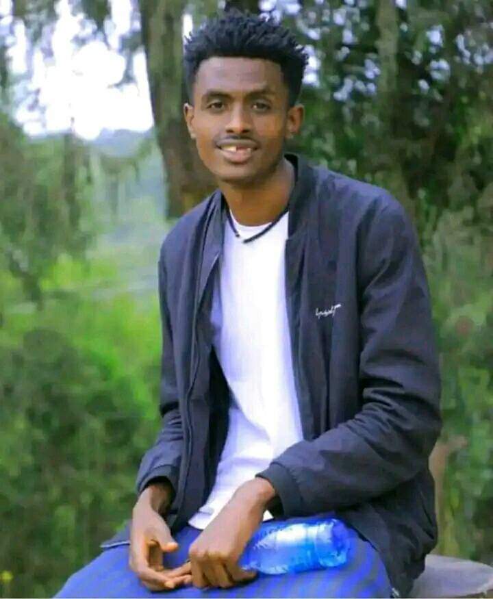 ODUU GADDAA
Hojiiwwan koomeediin kan beekamaa jiru dargaggoo Sooraa Abdataa lubbuun darbee jira.
Finfinnee bakka Jamoo jedhamutti mana sireetti du'ee akka argame kan himame yommuu tahu sababa du'a isaa adda baasuuf reeffi qorannoo forensikiif ergamee jira.