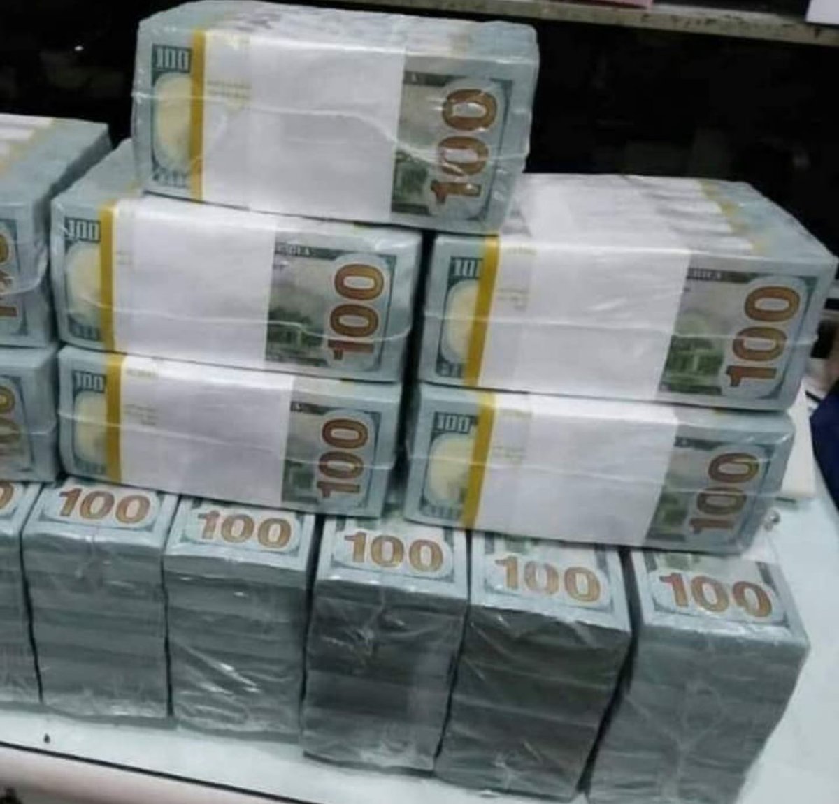 abu__a5's tweet photo. موجود دولار أمريكي فئة 100$ للبيع ب أقل من الاسواق العالمية ب 50% ، سليم واصلي 100% ، مجمد ( ليس مزور )
استلام وتسليم كاشت كاش يد بيد (بعد الفحص) للتأكيد 
(السعوديه/الكويت/قطر/البحرين/الامارات/سلطنة عُمّان)
100 الف دولار = 180 الف ريال سعودي
00966598525671 https://t.co/lbpJhnrfzb