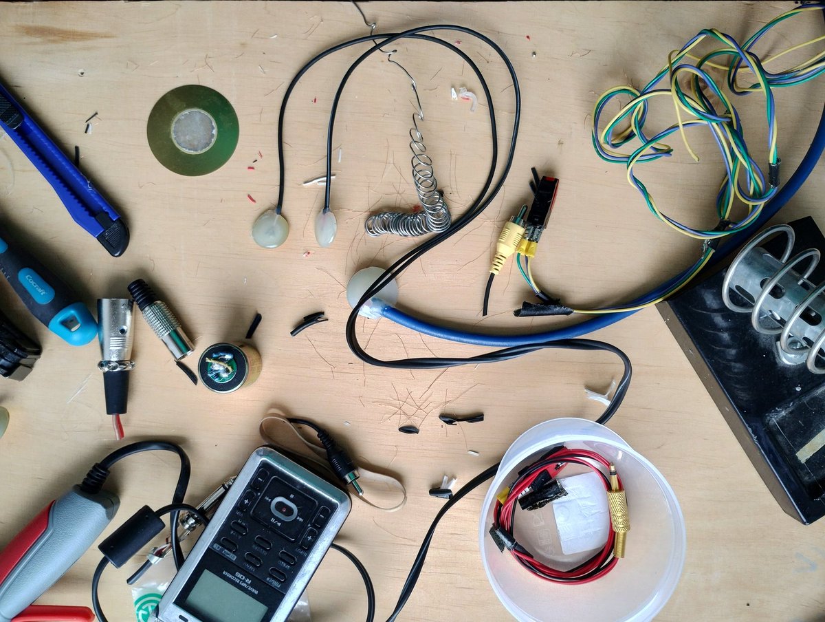 jaceksmolicki's tweet photo. Repair and escape! Looking forward to #NorthernEscape residency at the Kilpisjärvi Biological Station @bioartsociety starting next week https://t.co/7flwlD4Ihy