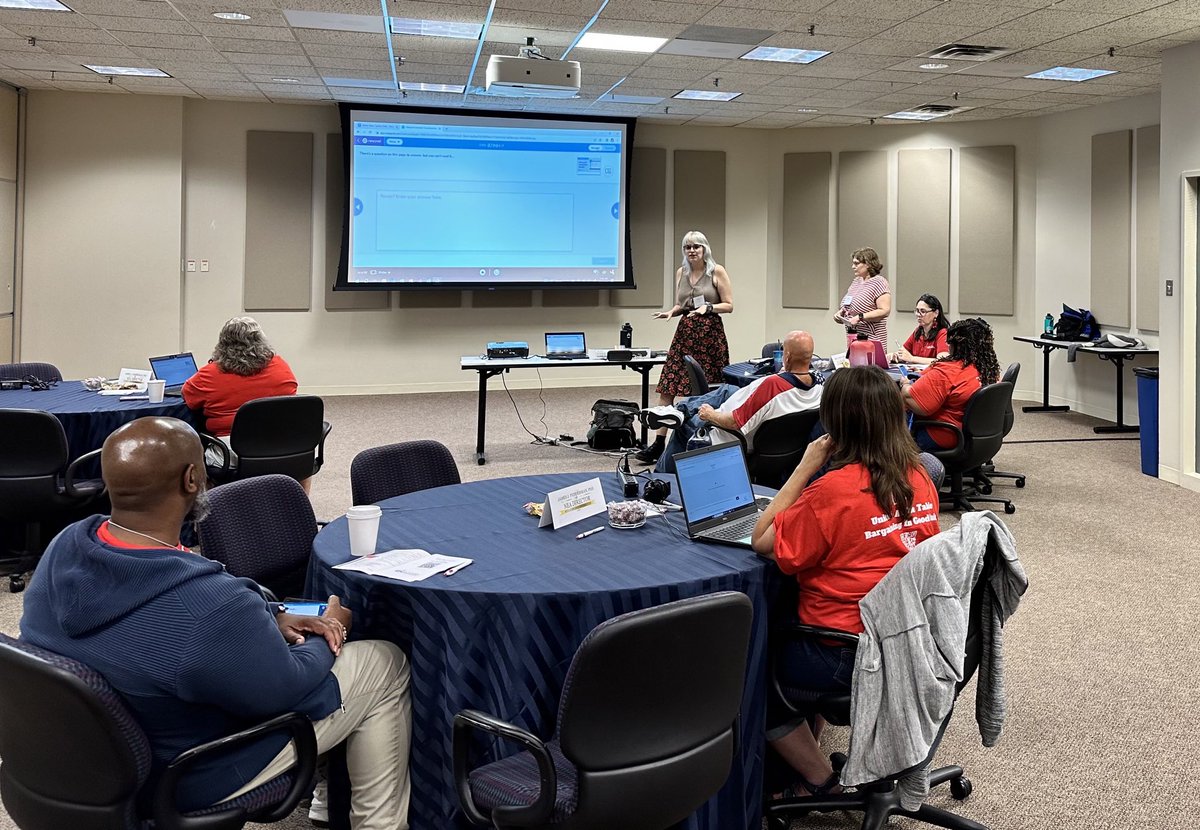 Loved presenting last week at @VEA4Kids's #VEAEPIC23! Participants were wowed by how #EdTech like @nearpod can level the literacy playing field with incredible built-in tools like #ImmersiveReader and the recording function! #PioNear