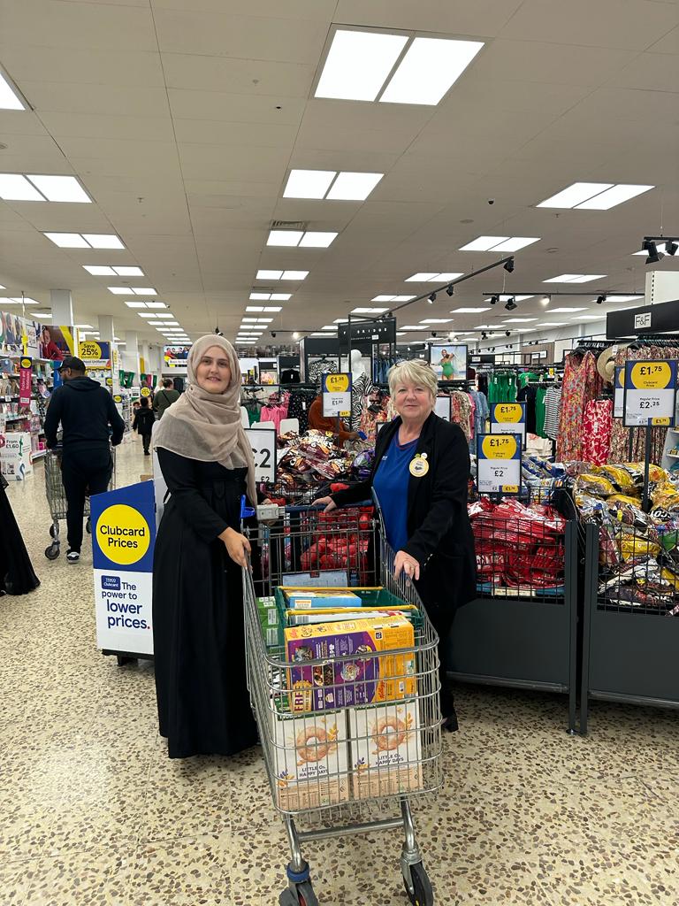 LutonSteps's tweet photo. Thank you to the wonderful @KarenLinley_ for organising another generous donation from @Tesco to our Holiday Camp. Karen and her team have helped us serve breakfast to over 120 children this year alone! Combating #holidayhunger together. #WeStepUp https://t.co/xroMVh4gDA