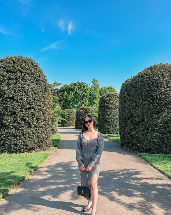 HeatherReese96's tweet photo. basking in the summer weather at kew gardens 🌤️🌻🐾 📍Kew Gardens, London

#Unitedkingdom #London #Travel #Explore https://t.co/tfsOqDMmhk
