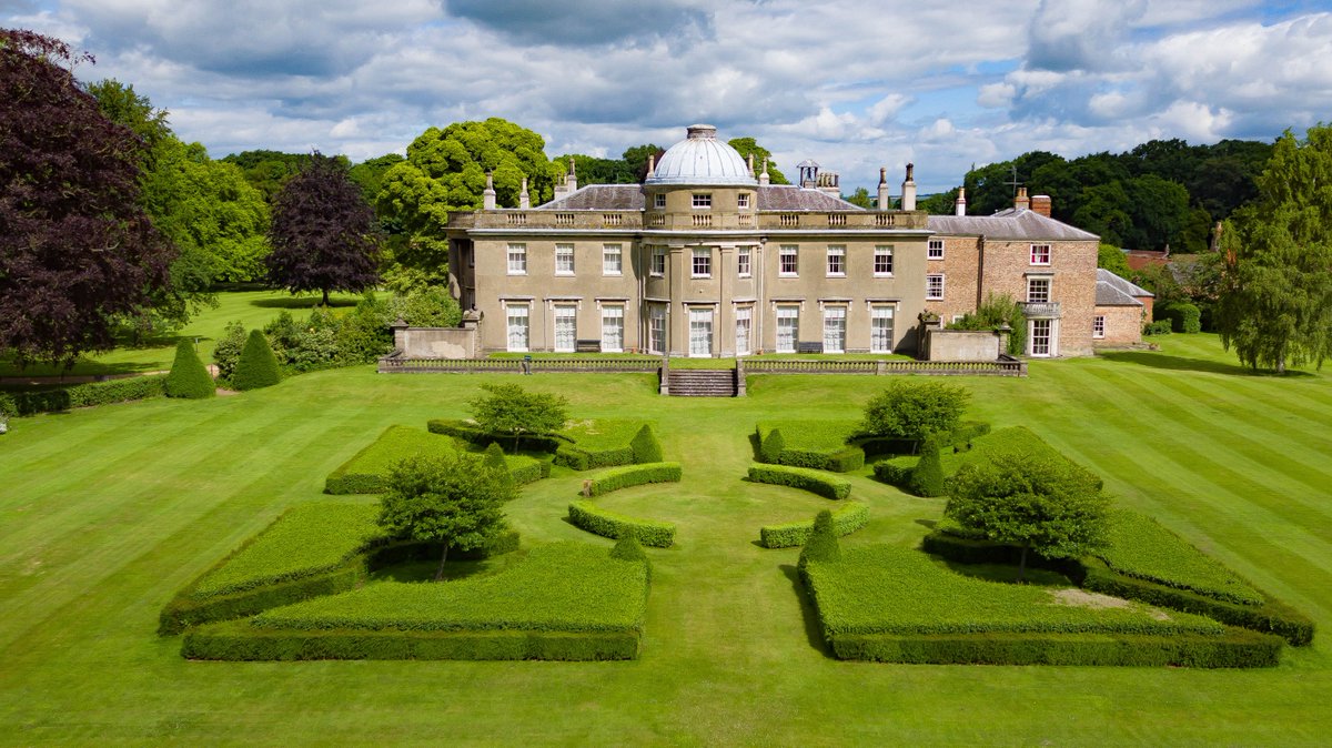 This week is the final week the Hall is open to the public. Join a guided tour at 12pm, 1pm or 2pm. On Sunday there will be an additional tour at 11am! scampston.co.uk/at-scampston-n…