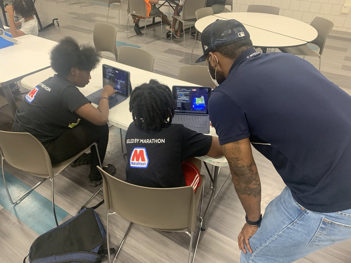 DetroitPAL's tweet photo. We had an amazing first day of our Intro to Coding program! Can't wait to dive deeper into the world of programming with our PAL kids.
Let the coding adventures begin! π»
π€ @MarathonPetroCo | #palcodes https://t.co/wZPDDjePdT