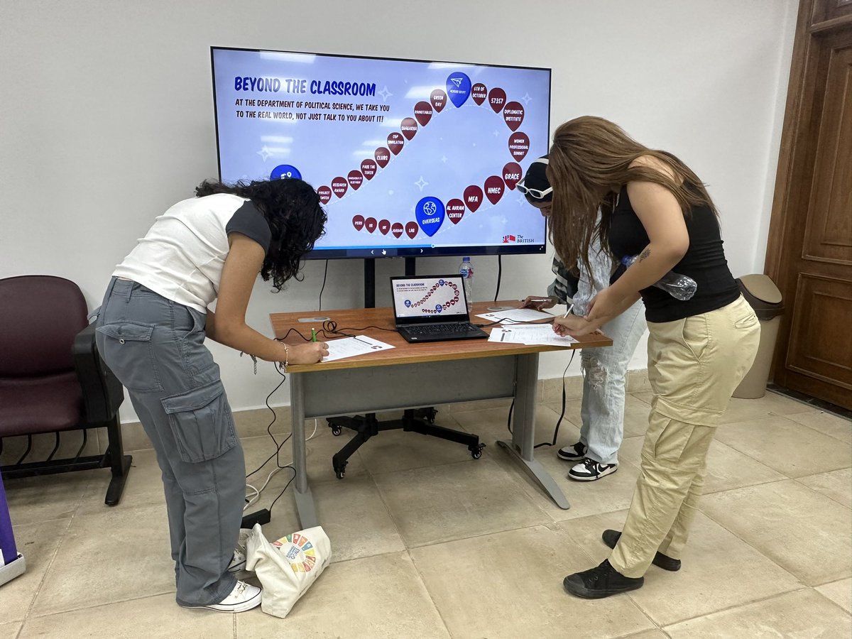 BUEPolScience's tweet photo. Snippets from the Faculty of Business Administration, Economics, and Political Science’s Focus Day, where prospective students and their parents were introduced to the Department of Political Science, it’s programme, extracurricular activities, and employability options!😍 https://t.co/tx811U1fT7