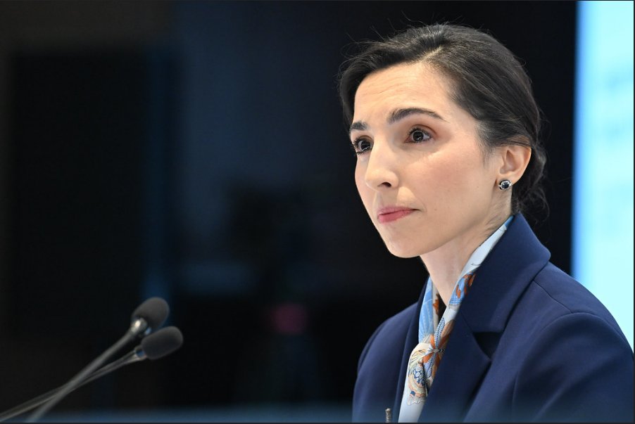 Onur Ant (@menainnews) on Twitter photo Finally the governor herself!
Turkey's new central bank governor Erkan <a href="/hafizegayeerkan/">Hafize Gaye Erkan</a> -- the 1st woman to lead the institution in its 93-year-long history --made her public debut. 1st <a href="/berilakman/">beril a.</a>'s story ⤵️ and then some observations:
bloomberg.com/news/articles/… via <a href="/economics/">Bloomberg Economics</a> Finally the governor herself!
Turkey's new central bank governor Erkan <a href="/hafizegayeerkan/">Hafize Gaye Erkan</a> -- the 1st woman to lead the institution in its 93-year-long history --made her public debut. 1st <a href="/berilakman/">beril a.</a>'s story ⤵️ and then some observations:
bloomberg.com/news/articles/… via <a href="/economics/">Bloomberg Economics</a>