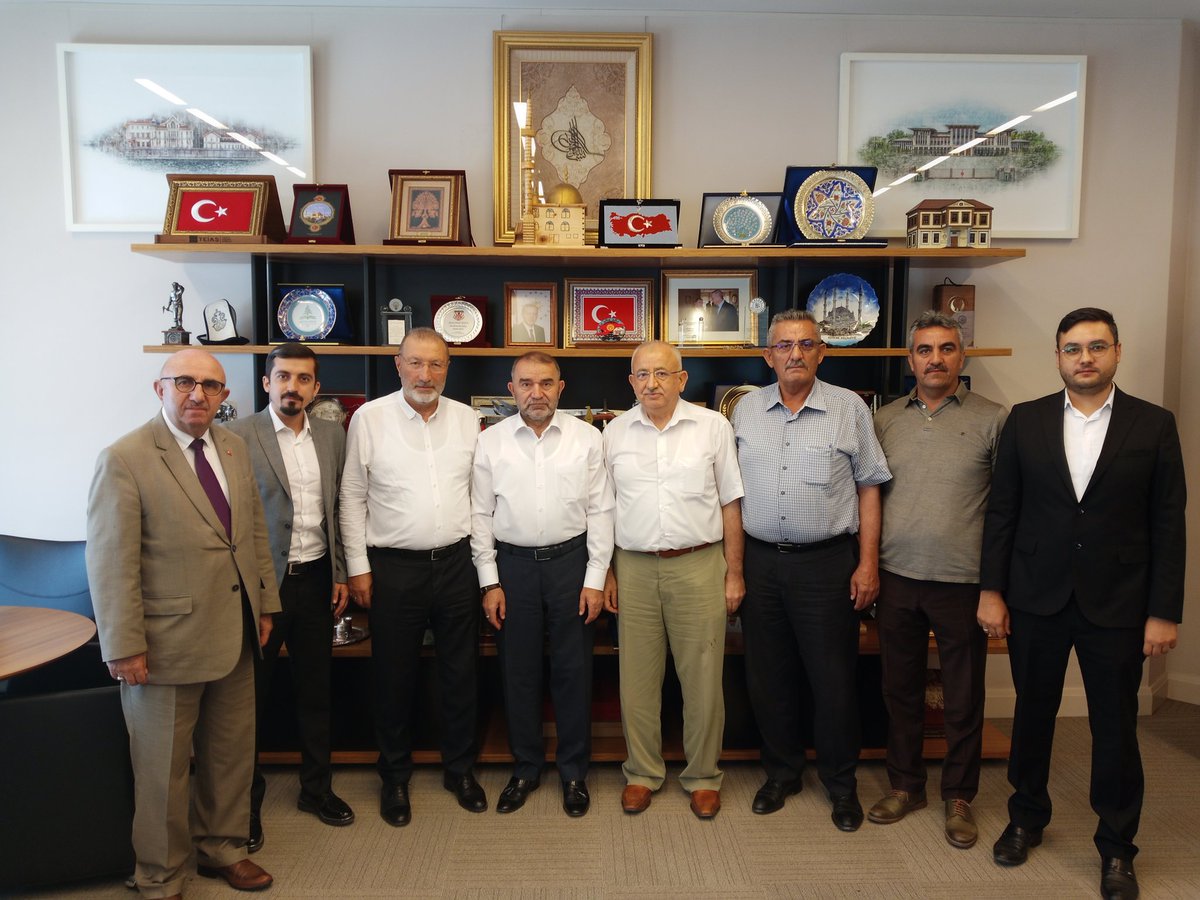 islamofobi_'s tweet photo. İlim Yayma Cemiyeti Yenimahalle Şube Yönetimi olarak Cumhurbaşkanı Başdanışmanımız Sn. @israfilkisla beyefendiyi ziyaret ettik. https://t.co/pHm7ltcg94