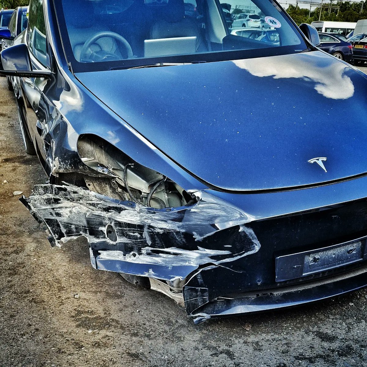 kevteetrucking's tweet photo. Guess what I stumbled upon? 4 Teslas, resting in pieces at the yard. Seems like their 'unrivaled' build quality couldn't withstand reality. A cautionary tale for the believers of the electric revolution! 😂⚡ #TeslaFailures #ScrapyardDiscoveries #UnpluggedDreams https://t.co/I7VzbVF9dp