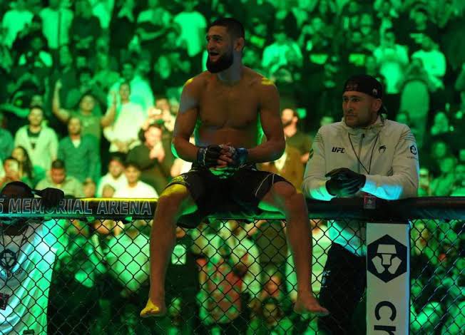 mma_freaks's tweet photo. Coolest photo of the 🐺 in action…. #UFC294 #khamzat #chimaev https://t.co/B7DyrSToBa