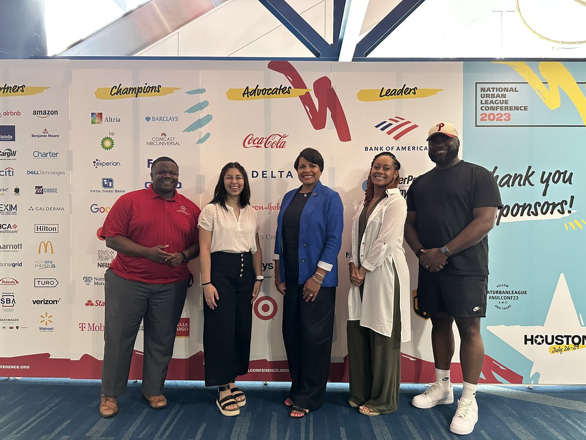 UrbanLeagueCHA's tweet photo. We are so excited to have some Urban League of Greater Chattanooga team members at the @NatUrbanLeague conference in #Houston this week! Plus, we have some of our #ProjectReadyMentor students at the 33rd annual Youth Leadership Summit, hosted by NUL! https://t.co/GDzUgKrTkR
