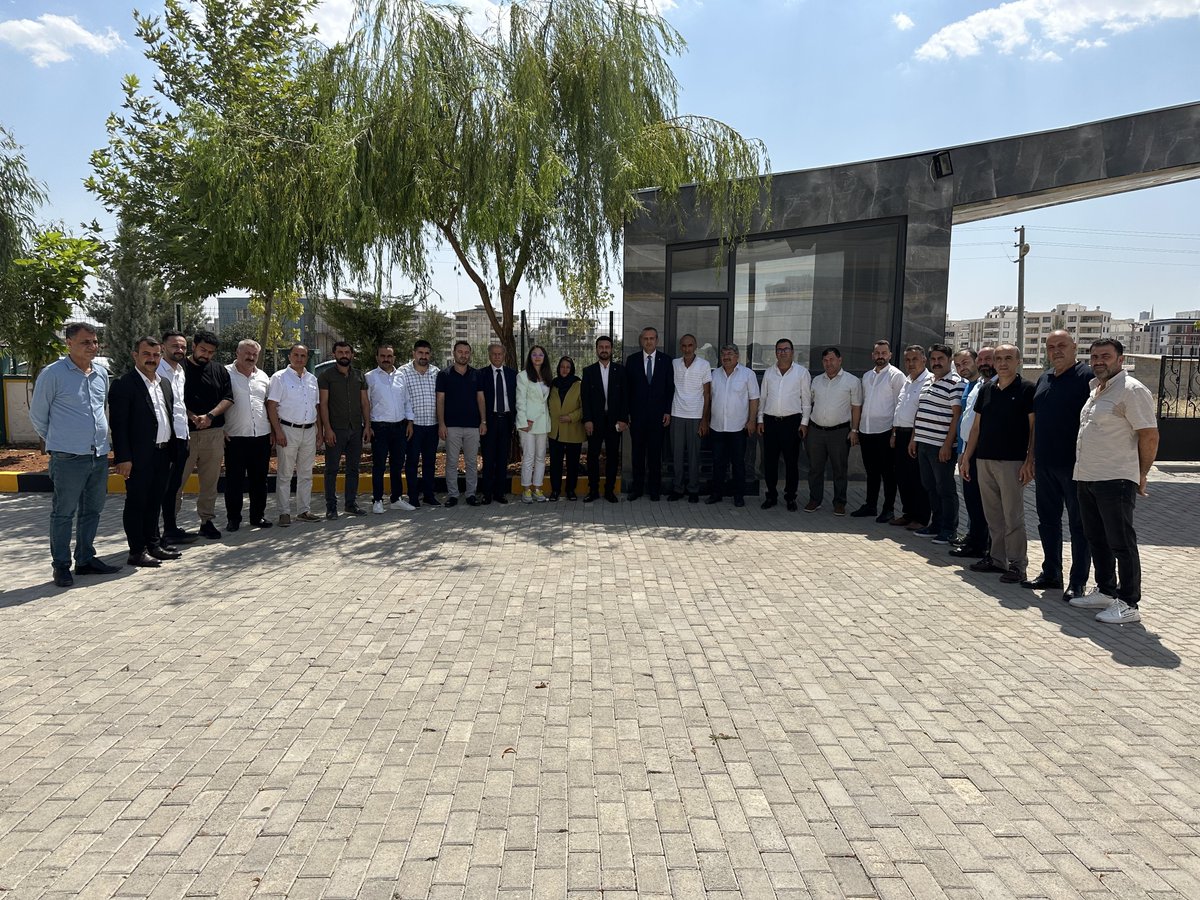 avertugrulkaya's tweet photo. İsotu acı, muhabbeti tatlı Şanlı şehrimiz Urfa’dayız.

Şanlıurfa teşkilatımızla bir araya gelerek istişarelerde bulunduk.

Yol arkadaşlarımızın partimizin kurulduğu ilk günden bu yana taşıdıkları heyecana bir kez daha şahit olmak bizleri de mutlu ediyor.

İyi ki varsınız.❤️ https://t.co/vRnt4wzYoY