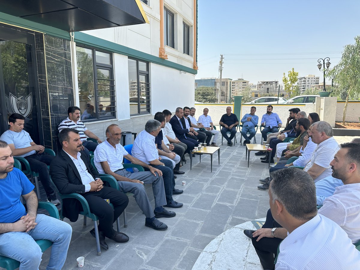 avertugrulkaya's tweet photo. İsotu acı, muhabbeti tatlı Şanlı şehrimiz Urfa’dayız.

Şanlıurfa teşkilatımızla bir araya gelerek istişarelerde bulunduk.

Yol arkadaşlarımızın partimizin kurulduğu ilk günden bu yana taşıdıkları heyecana bir kez daha şahit olmak bizleri de mutlu ediyor.

İyi ki varsınız.❤️ https://t.co/vRnt4wzYoY