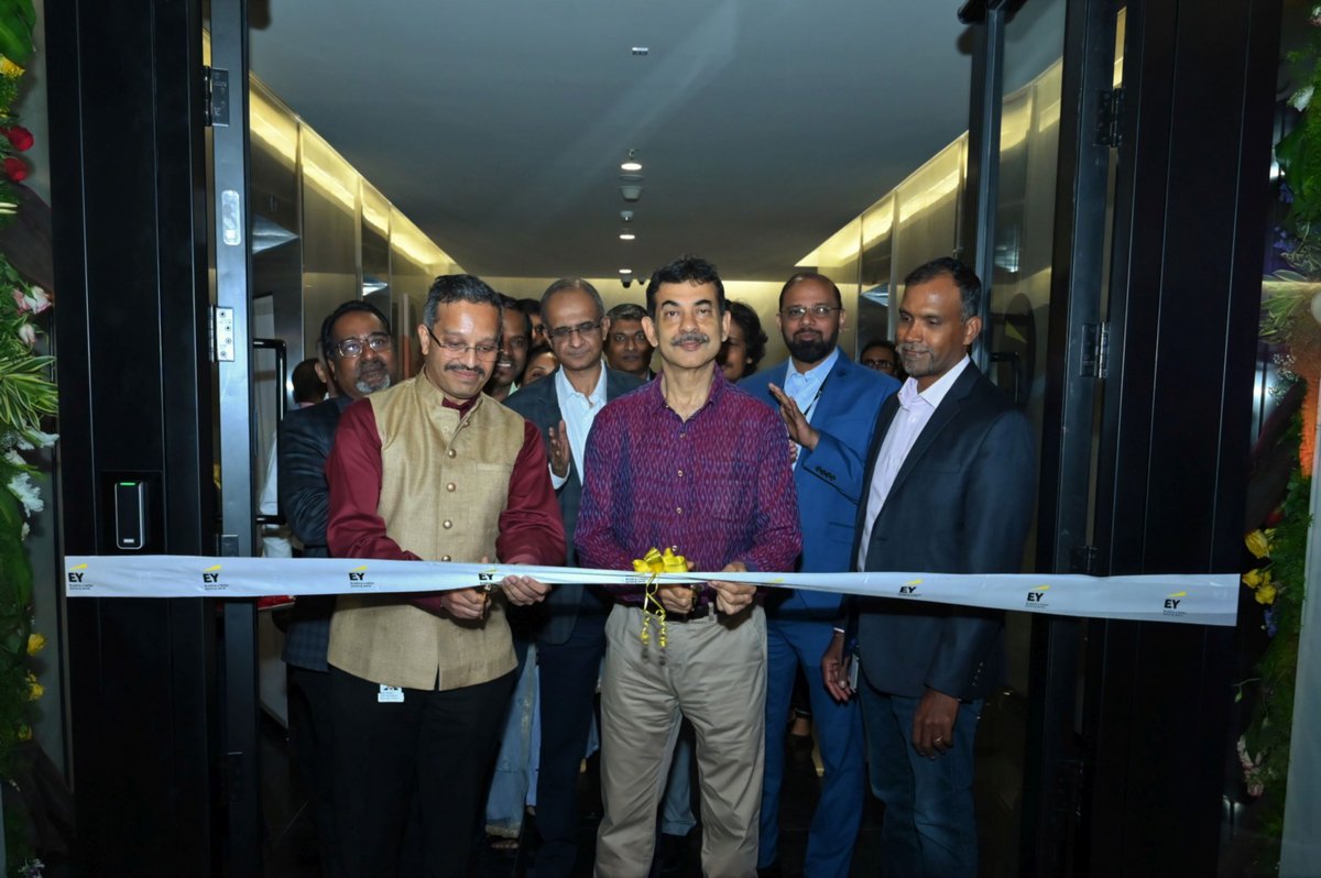 EY_GDSCareers's tweet photo. #NewOffice update! We just inaugurated out #EYGDS Hyderabad. The event was hosted by Mukul Pachisia, Global Operations Leader, EY GDS and was attended by Jayesh Ranjan, Principal Secretary of the Industries &amp; Commerce (cont) https://t.co/tCSOEVWWpk https://t.co/vlfrrB3J2Y
