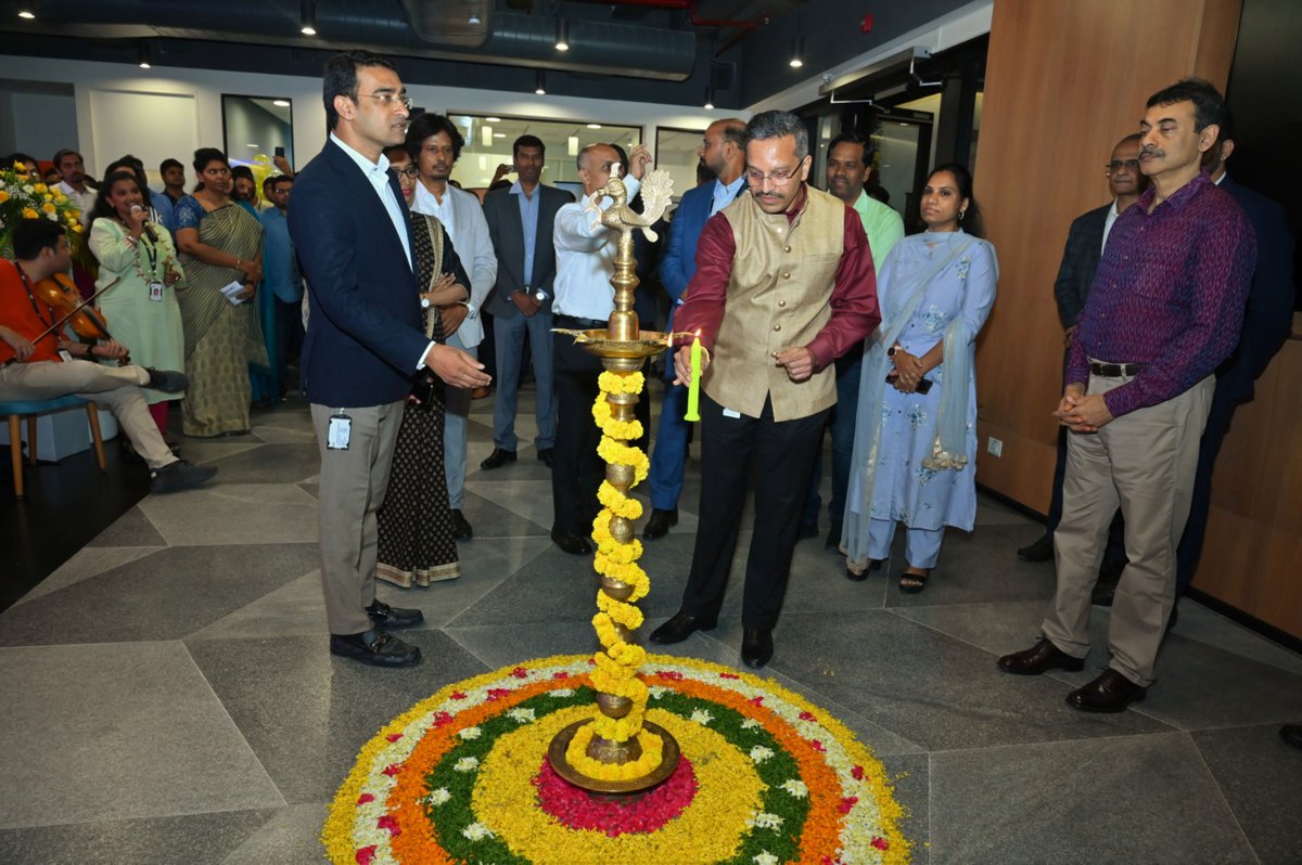 EY_GDSCareers's tweet photo. #NewOffice update! We just inaugurated out #EYGDS Hyderabad. The event was hosted by Mukul Pachisia, Global Operations Leader, EY GDS and was attended by Jayesh Ranjan, Principal Secretary of the Industries &amp; Commerce (cont) https://t.co/tCSOEVWWpk https://t.co/vlfrrB3J2Y