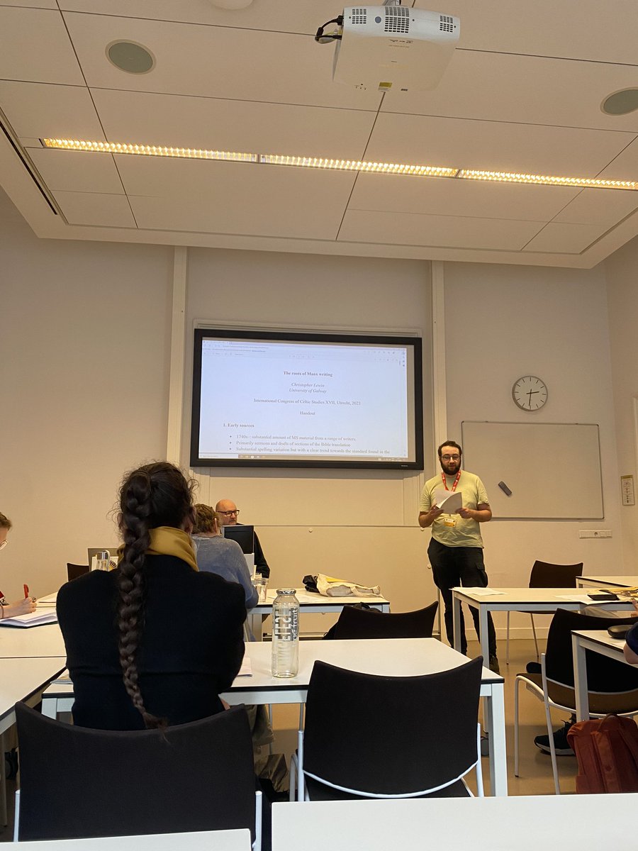 PossanRonsee's tweet photo. Ta shin geaishtagh rish yn chied pabyr Gaelgagh ain voish @Gillechriost - this is our first Manx paper at #ICCS23 by Dr Christopher Lewin! https://t.co/g3TYiCSnRd
