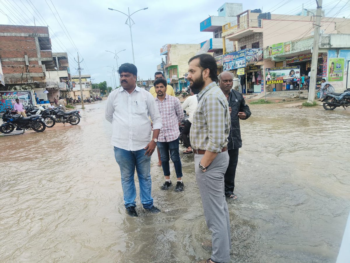In view of incessant rains, visited areas with heavy water flow and overflowing tanks. All precautions are being undertaken to ensure safety and security of people. Everyone is requested to please dial 9121147135 in case of any emergency
<a href="/TelanganaCMO/">Telangana CMO</a> <a href="/TelanganaCS/">Office of Chief Secretary, Telangana Govt.</a>