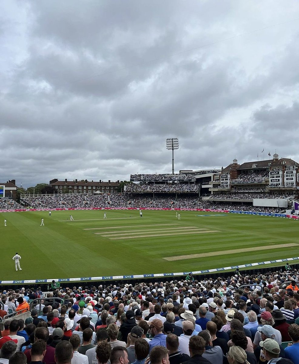 ChipCavendish's tweet photo. At a gloomy oval today. I’ve had a fantastic time following this series this summer. https://t.co/YukyZuiBeG