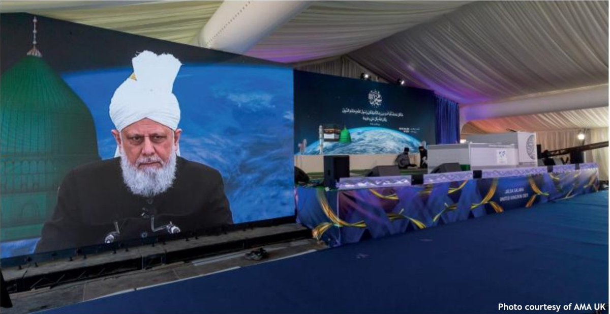 SultanAChoudhr1's tweet photo. Jalsa UK Statistics 🇬🇧 
Britain's largest Muslim Gathering

3                   Days
5                   Speeches by the Caliph
100              Countries represented
200             Acres Venue
7000          Volunteers 
50 000      Participants expected 
300 000   Naan breads will be served
360 000   Meals 

 Unlimited Blessings 🪔