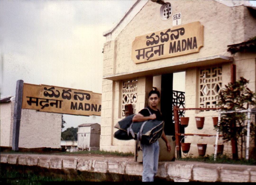 NFAIOfficial's tweet photo. Agastya "August" Sen, played by #RahulBose, makes a life-changing arrival at the village of Madna in English, August (1994), directed by #DevBenegal.
#UpamanyuChatterjee https://t.co/Lq8GC7ZL4b