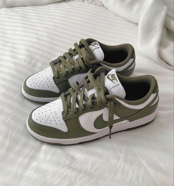 JustFreshKicks's tweet photo. Restocking at 11AM EST 🫒
Nike Dunk Low 'Medium Olive' 
=> https://t.co/DB4XYuO07p https://t.co/ErNKpzT9L7