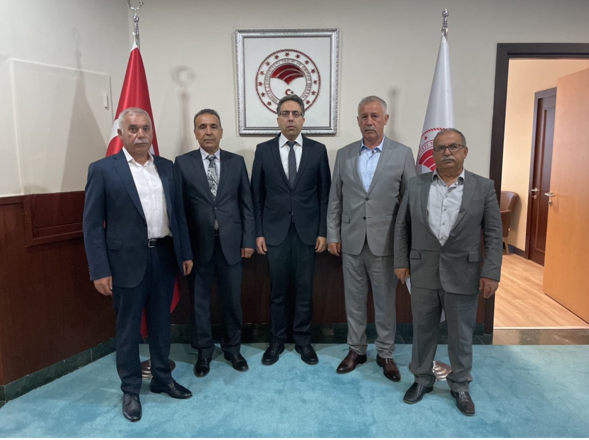 UrfabesiOSB's tweet photo. Yönetim Kurulu Başkanımızı @MGuloglu17618 ve yönetim kurulu üyelerimizden oluşan heyetimiz,@TCTarim Bakan yardımcımız @GumenAhmet ve @trgmresmi Genel müdürü Osman Yıldız’ı makamında ziyaret ederek, çalışmalar hakkında bilgi vermiştir. https://t.co/pch5MLOBPx