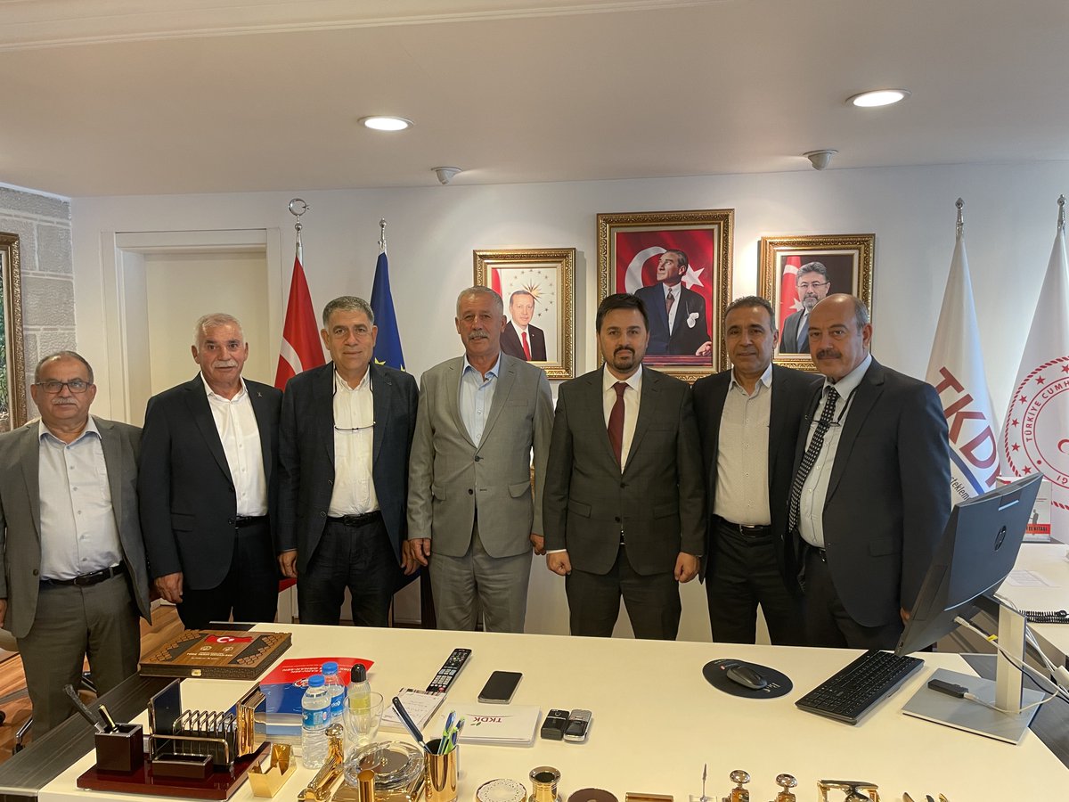 UrfabesiOSB's tweet photo. Yönetim Kurulu Başkanımızı @MGuloglu17618 ve yönetim kurulu üyelerimizden oluşan heyetimiz,@TCTarim Bakan yardımcımız @GumenAhmet ve @trgmresmi Genel müdürü Osman Yıldız’ı makamında ziyaret ederek, çalışmalar hakkında bilgi vermiştir. https://t.co/pch5MLOBPx