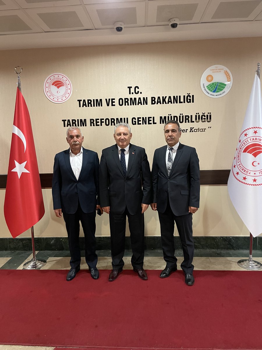 UrfabesiOSB's tweet photo. Yönetim Kurulu Başkanımızı @MGuloglu17618 ve yönetim kurulu üyelerimizden oluşan heyetimiz,@TCTarim Bakan yardımcımız @GumenAhmet ve @trgmresmi Genel müdürü Osman Yıldız’ı makamında ziyaret ederek, çalışmalar hakkında bilgi vermiştir. https://t.co/pch5MLOBPx